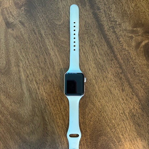 Apple Watch Series 3 + Charger & Band